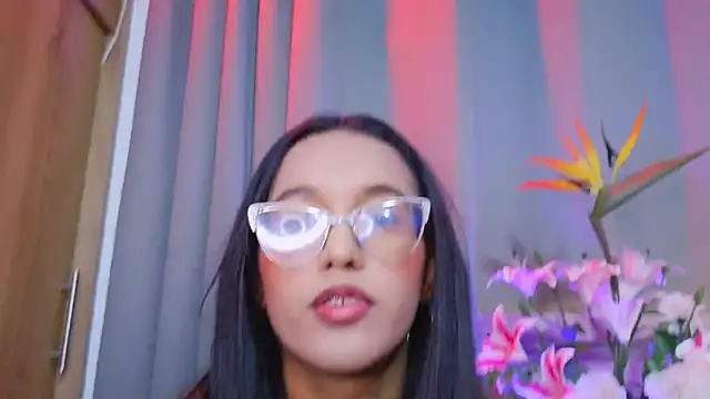 Snapshot of luna_valen chatting on 05-30-26, 03:47 luna valen online show from 05-30-26, 03:47