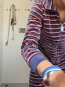 Snapshot of quinten_bel chatting on 10-04-25, 09:29 quinten bel online show from 10-04-25, 09:29