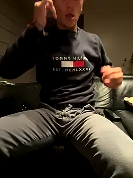 Snapshot of quinten_bel chatting on 10-22-25, 05:56 quinten bel online show from 10-22-25, 05:56