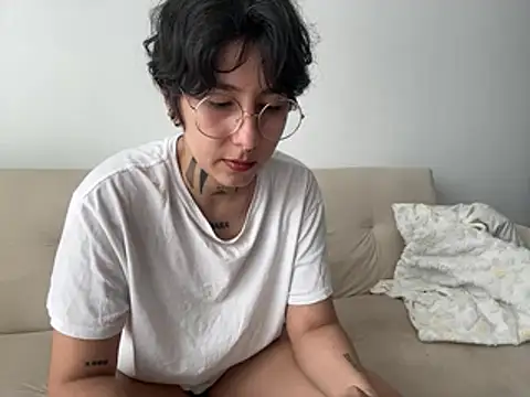 DaisyEmily online show from 05-24-26, 07:19