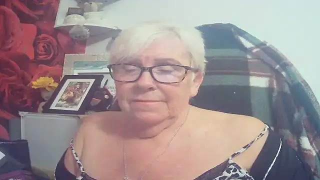 Playful MILF Demi online show from 04-17-26, 09:45