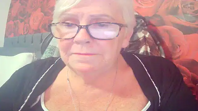 Playful MILF Demi online show from 05-12-26, 10:01