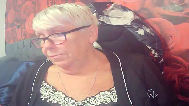 Playful MILF Demi online show from 06-10-26, 10:08