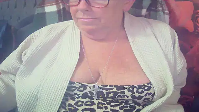 Playful MILF Demi online show from 06-11-26, 08:51