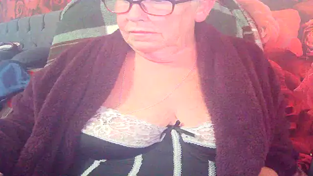 Playful MILF Demi online show from 06-15-26, 08:44