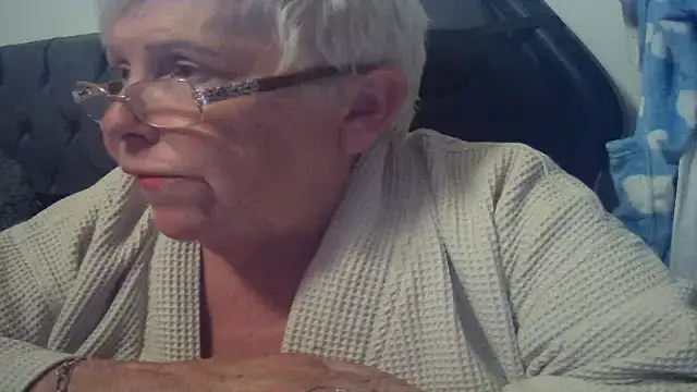 Playful MILF Demi online show from 06-28-26, 09:54
