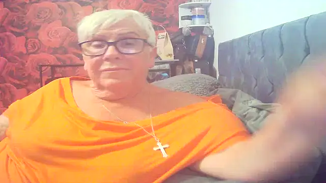 Playful MILF Demi online show from 07-06-26, 08:44