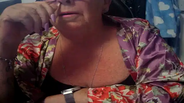 Playful MILF Demi online show from 07-12-26, 06:21