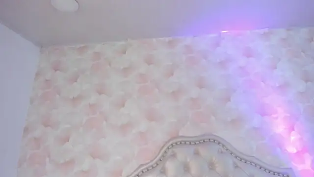 Snapshot of Sophia_Valkova chatting on 11-22-25, 03:38 Sophia Valkova online show from 11-22-25, 03:38