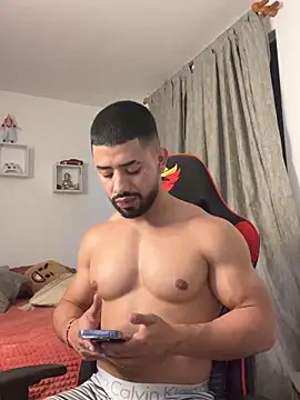 Ezzio Scolaro online show from 11-26-25, 12:11