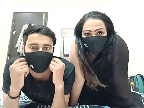Snapshot of horny_milf_couple chatting on 10-08-25, 01:31 horny milf couple online show from 10-08-25, 01:31