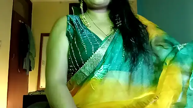 Snapshot of horny_milf_couple chatting on 05-25-26, 07:53 horny milf couple online show from 05-25-26, 07:53