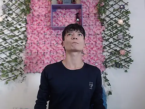 Snapshot of alex_russo__ chatting on 10-14-25, 03:40 alex russo online show from 10-14-25, 03:40