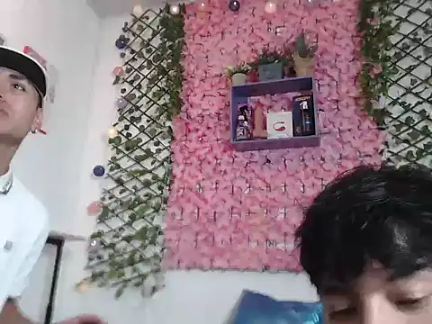 Snapshot of alex_russo__ chatting on 10-19-25, 04:02 alex russo online show from 10-19-25, 04:02