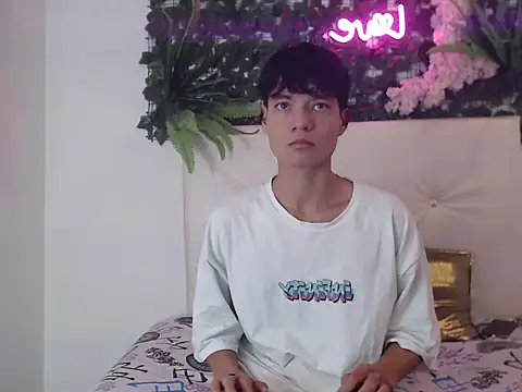 Snapshot of alex_russo__ chatting on 10-24-25, 03:25 alex russo online show from 10-24-25, 03:25