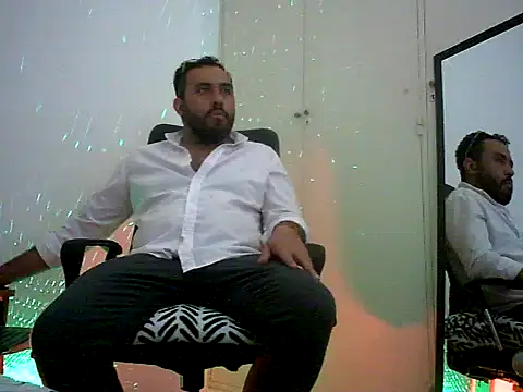 Snapshot of Domfetishx chatting on 10-22-25, 04:35 Domfetishx online show from 10-22-25, 04:35