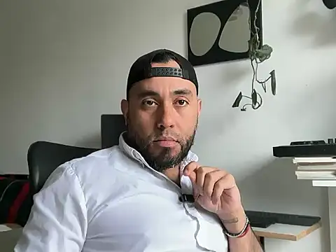 Snapshot of Domfetishx chatting on 11-06-25, 04:41 Domfetishx online show from 11-06-25, 04:41