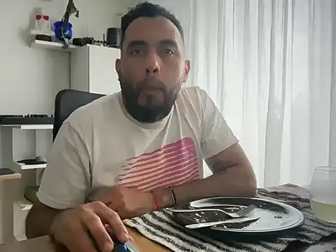 Snapshot of Domfetishx chatting on 11-09-25, 05:11 Domfetishx online show from 11-09-25, 05:11