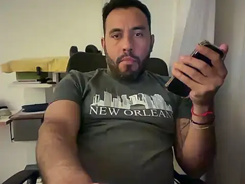 Snapshot of Domfetishx chatting on 11-26-25, 02:45 Domfetishx online show from 11-26-25, 02:45