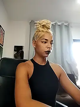 Helenoir online show from 04-15-26, 02:13