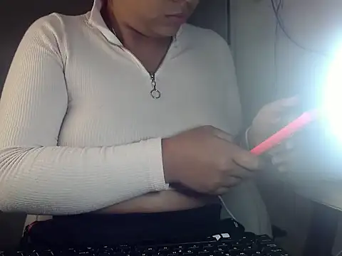 Snapshot of Agatha_milk24 chatting on 10-11-25, 06:12 Agatha milk24 online show from 10-11-25, 06:12