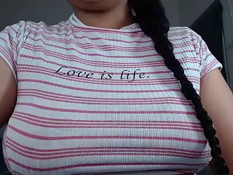 Snapshot of Agatha_milk24 chatting on 10-17-25, 02:30 Agatha milk24 online show from 10-17-25, 02:30