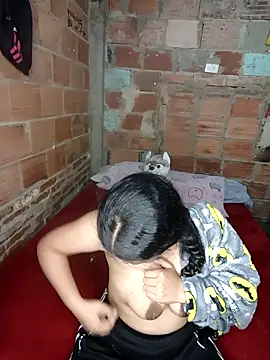 Snapshot of Agatha_milk24 chatting on 10-21-25, 04:30 Agatha milk24 online show from 10-21-25, 04:30