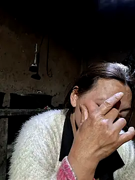 miomio-12 online show from 03-19-26, 02:54