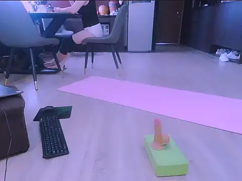 Snapshot of ravy_kim chatting on 10-30-25, 04:47 ravy kim online show from 10-30-25, 04:47