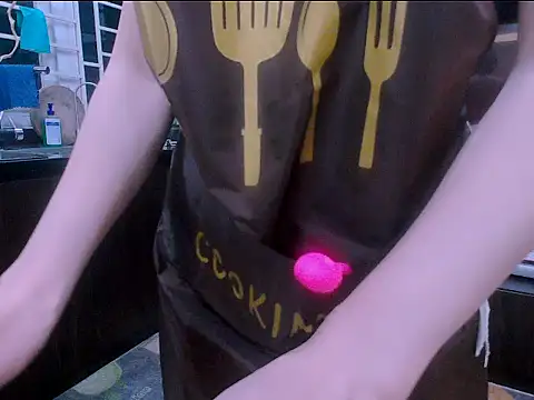 Snapshot of ravy_kim chatting on 11-15-25, 11:29 ravy kim online show from 11-15-25, 11:29