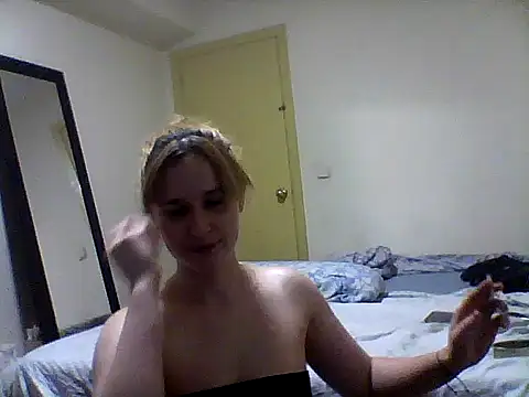 Snapshot of celeste_420ff chatting on 05-25-26, 06:36 celeste 420ff online show from 05-25-26, 06:36