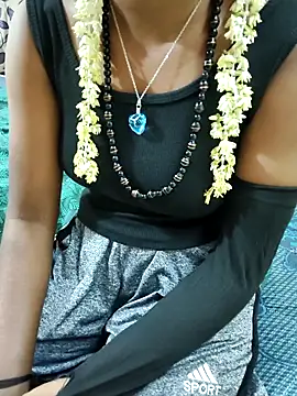 Snapshot of Chennai-couples chatting on 10-13-25, 09:04 Chennai-couples online show from 10-13-25, 09:04