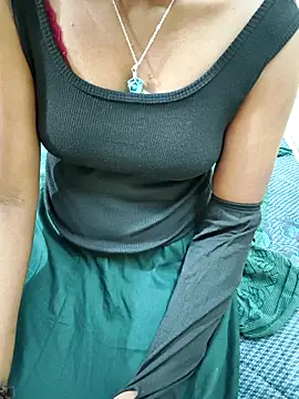 Snapshot of Chennai-couples chatting on 10-28-25, 08:33 Chennai-couples online show from 10-28-25, 08:33