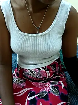 Snapshot of Chennai-couples chatting on 11-08-25, 06:57 Chennai-couples online show from 11-08-25, 06:57