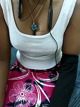 Snapshot of Chennai-couples chatting on 11-11-25, 08:25 Chennai-couples online show from 11-11-25, 08:25