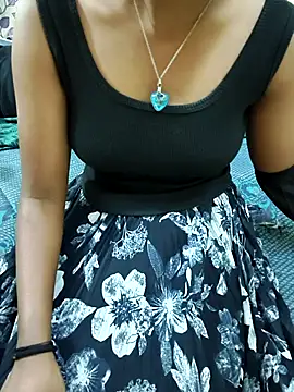 Snapshot of Chennai-couples chatting on 11-17-25, 01:50 Chennai-couples online show from 11-17-25, 01:50