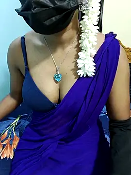 Snapshot of Chennai-couples chatting on 12-15-25, 02:43 Chennai-couples online show from 12-15-25, 02:43