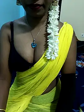 Snapshot of Chennai-couples chatting on 12-18-25, 03:29 Chennai-couples online show from 12-18-25, 03:29
