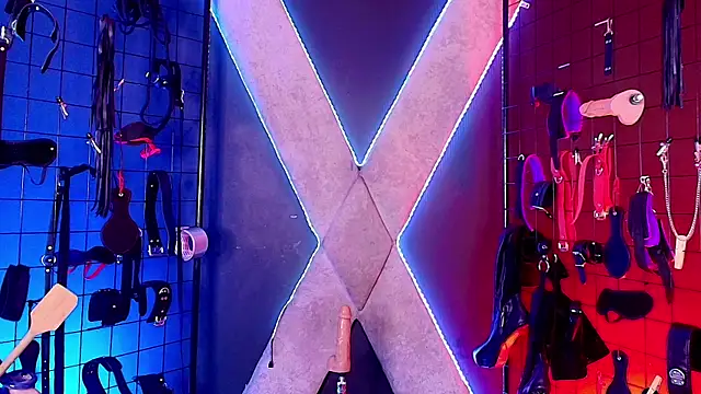 Snapshot of mranii_queen_bdsm_ chatting on 02-10-26, 01:15 mranii queen bdsm online show from 02-10-26, 01:15