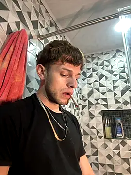 noah red online show from 10-12-25, 02:10