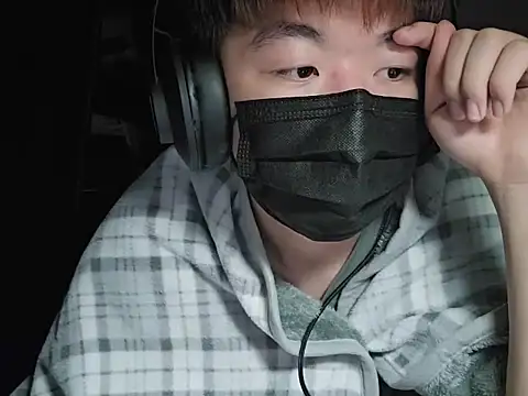 Snapshot of fox165 chatting on 12-15-25, 05:39 fox165 online show from 12-15-25, 05:39