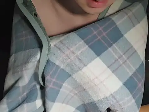 Snapshot of fox165 chatting on 03-13-26, 04:24 fox165 online show from 03-13-26, 04:24