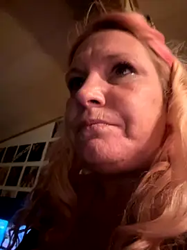 Snapshot of Ladydazy chatting on 10-17-25, 10:07 Ladydazy online show from 10-17-25, 10:07