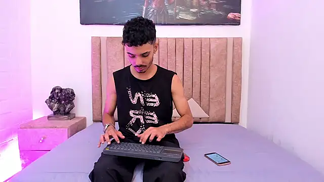 Snapshot of Timothe_Evans chatting on 10-25-25, 08:47 Timothe Evans online show from 10-25-25, 08:47