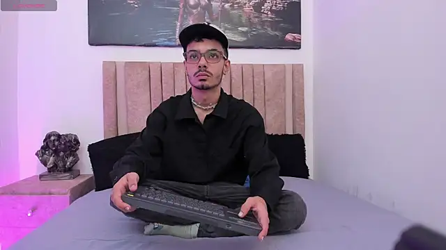 Snapshot of Timothe_Evans chatting on 10-30-25, 07:47 Timothe Evans online show from 10-30-25, 07:47