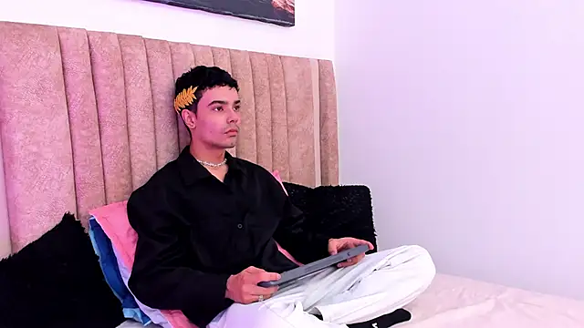 Snapshot of Timothe_Evans chatting on 11-14-25, 08:07 Timothe Evans online show from 11-14-25, 08:07