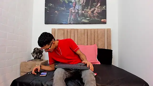 Snapshot of Timothe_Evans chatting on 11-19-25, 07:58 Timothe Evans online show from 11-19-25, 07:58