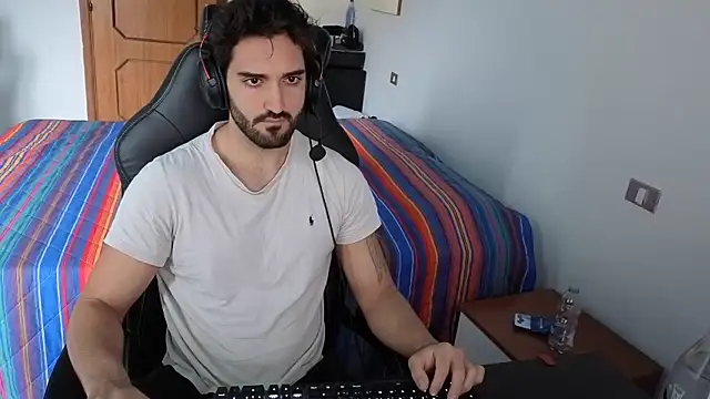 Al3xox02 online show from 04-02-26, 11:52