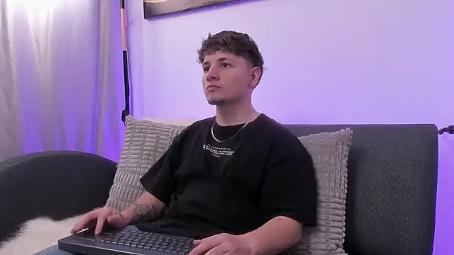 Leoo Miller online show from 12-21-25, 04:30