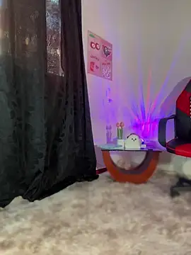 Snapshot of AlannaDollx chatting on 11-15-25, 01:40 AlannaDollx online show from 11-15-25, 01:40